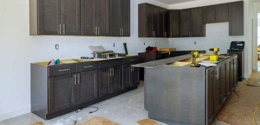 Kuchnia nowoczesna minimalistyczna — jak urządzić? Kolory i meble